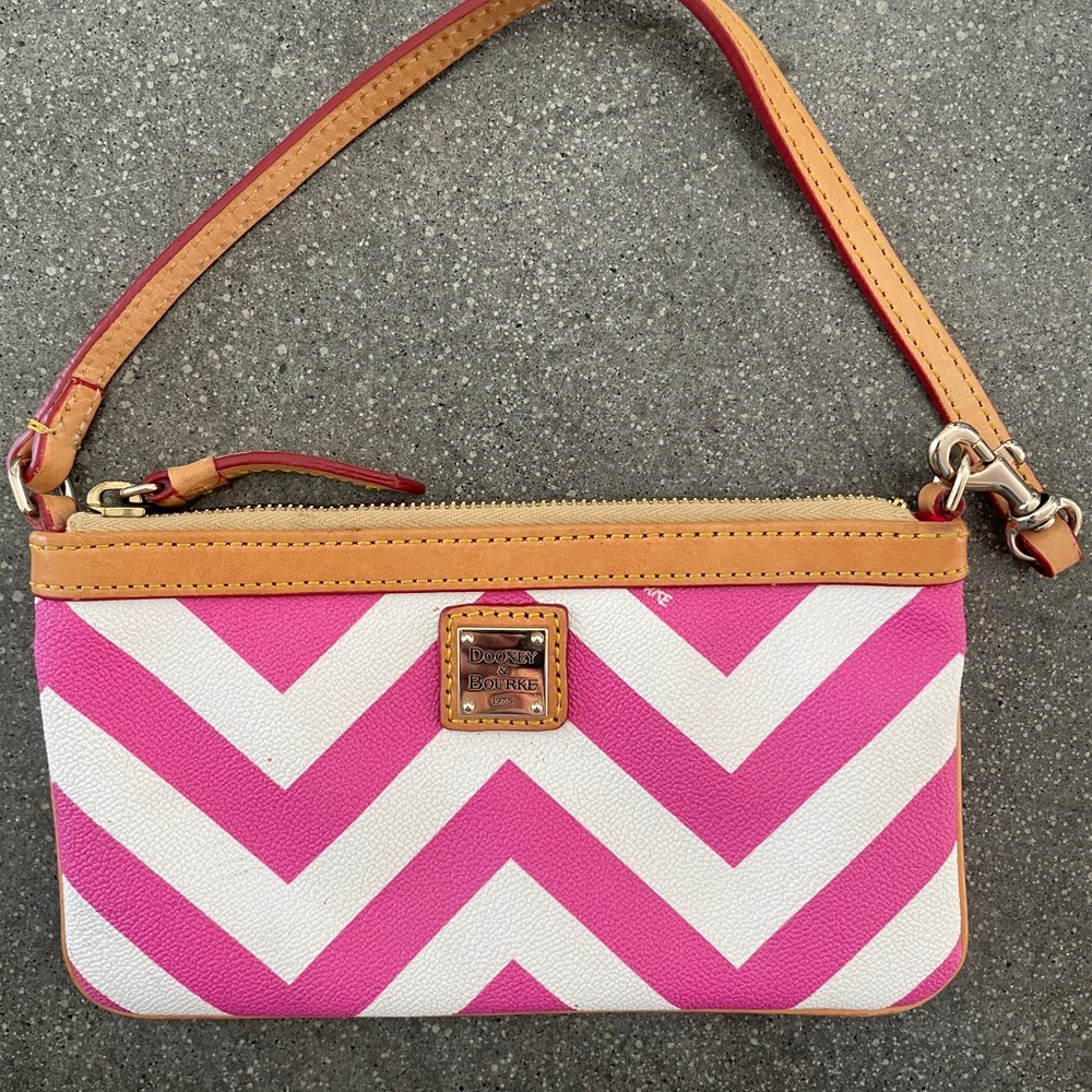 Dooney & Bourke Pink and White Chevron slim wristlet